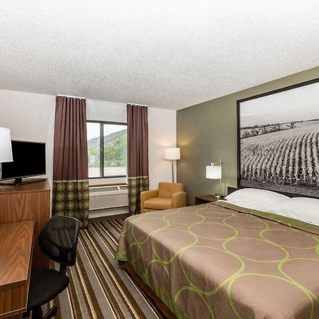 Super 8 By Wyndham Storm Lake Exterior photo